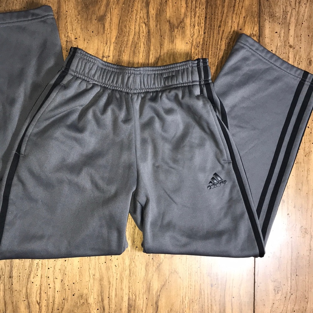 Adidas(8) Gray w/ black striped Sweatpants.Wore 1x